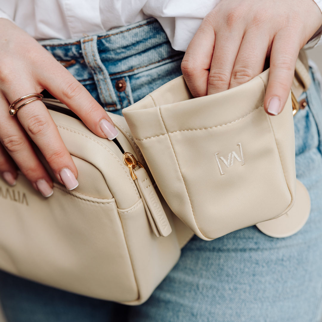 Multifunktionale Gassitasche für Hundebesitzer als Bauchtasche in Beige: Mit herausnehmbaren Leckerlifächern, Kotbeutelspender und Wasserflaschenhalter - Vitomalia - Gassitasche